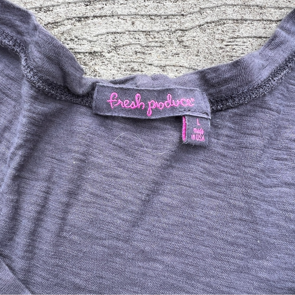 Fresh Produce: Grey Short Sleeve Top w/ Back Cut Outs. Women’s Size Large. - Picture 9 of 10